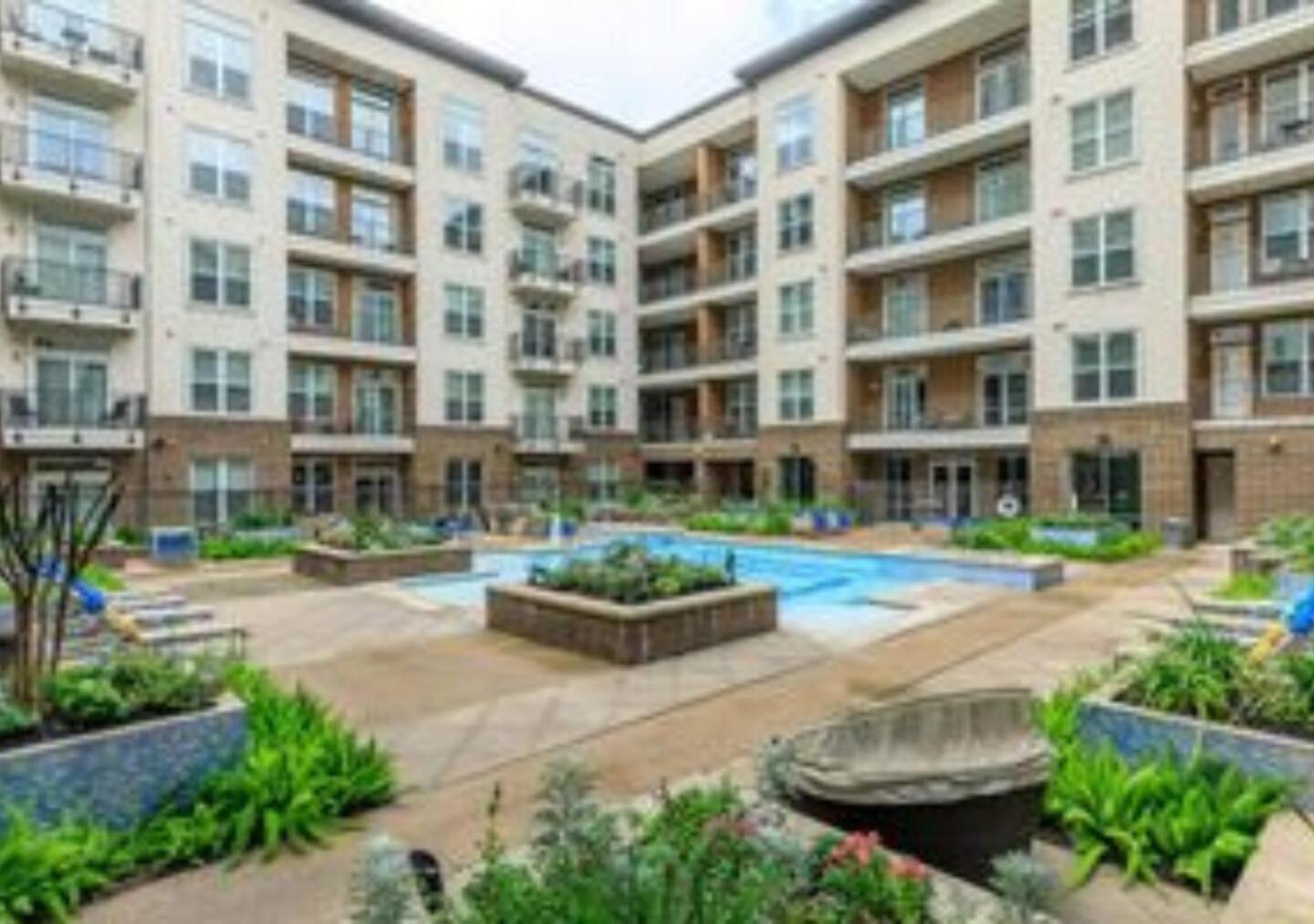 Apartment Elite Downtown Poolside Oasis *