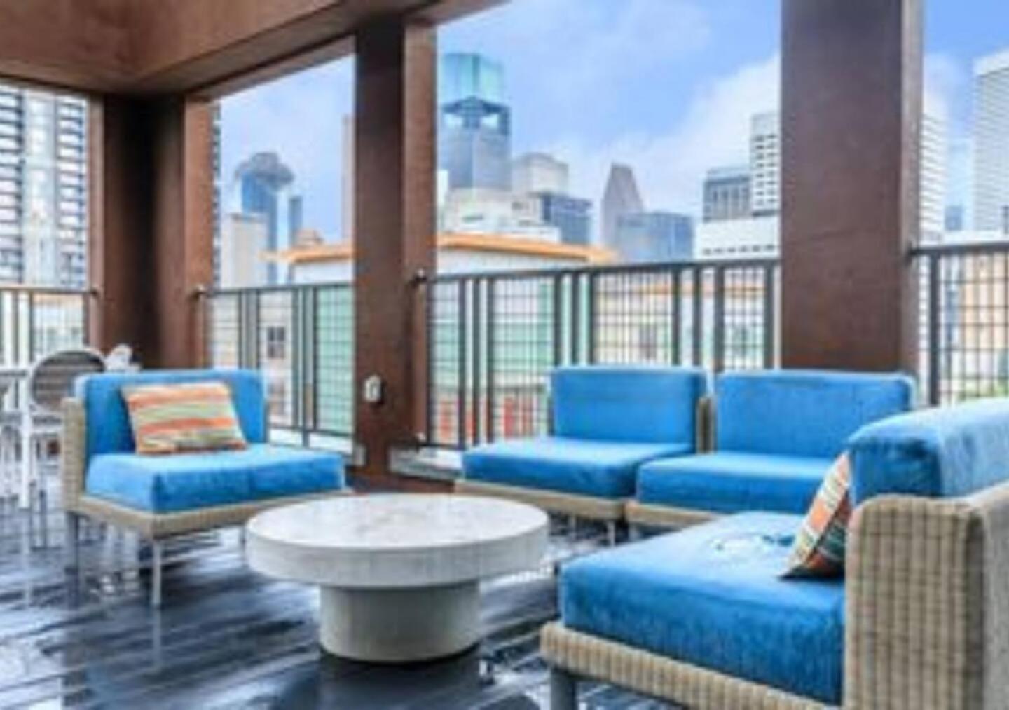 Elite Downtown Poolside Oasis Apartment Houston