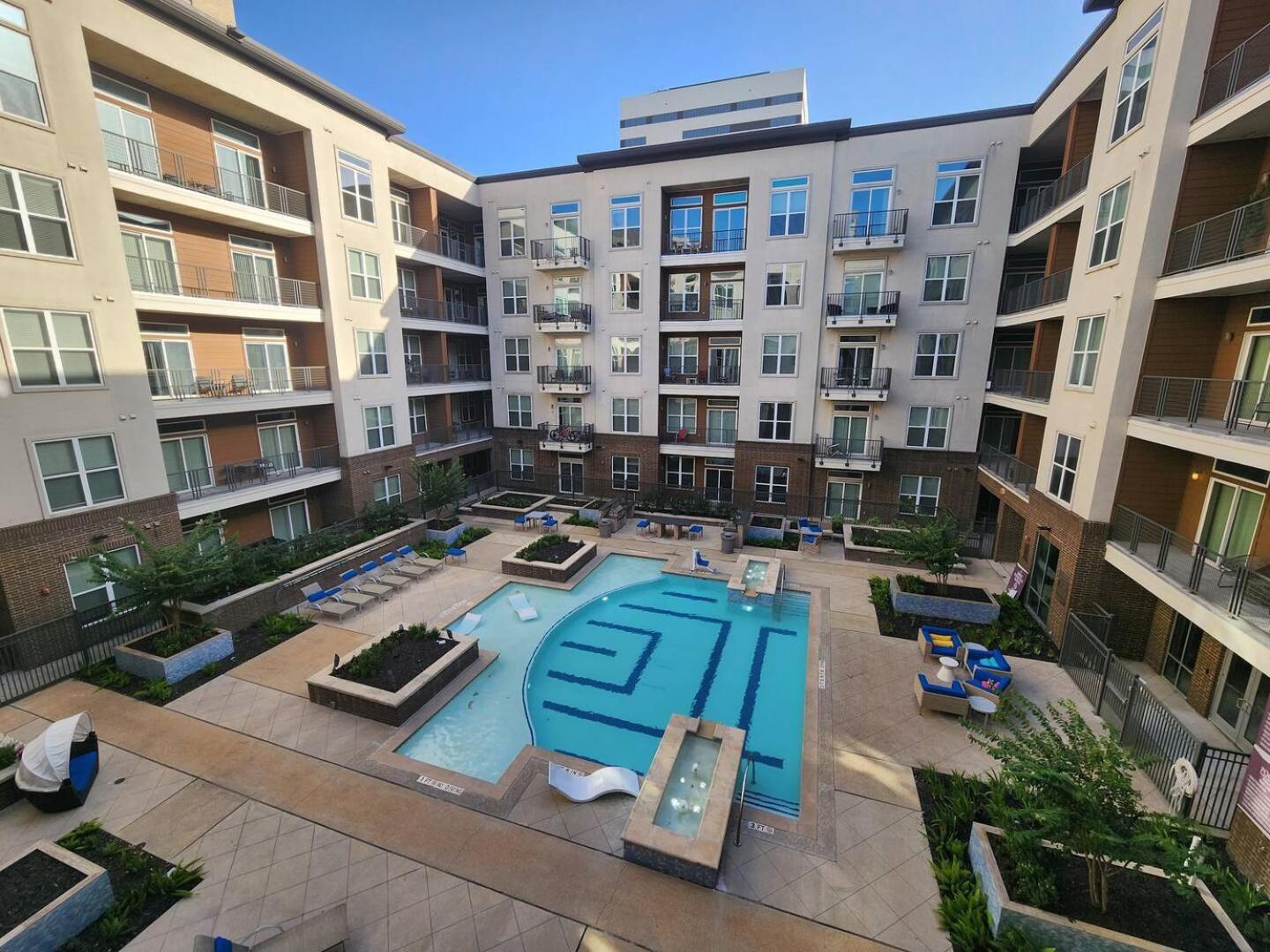 Elite Downtown Poolside Oasis Houston