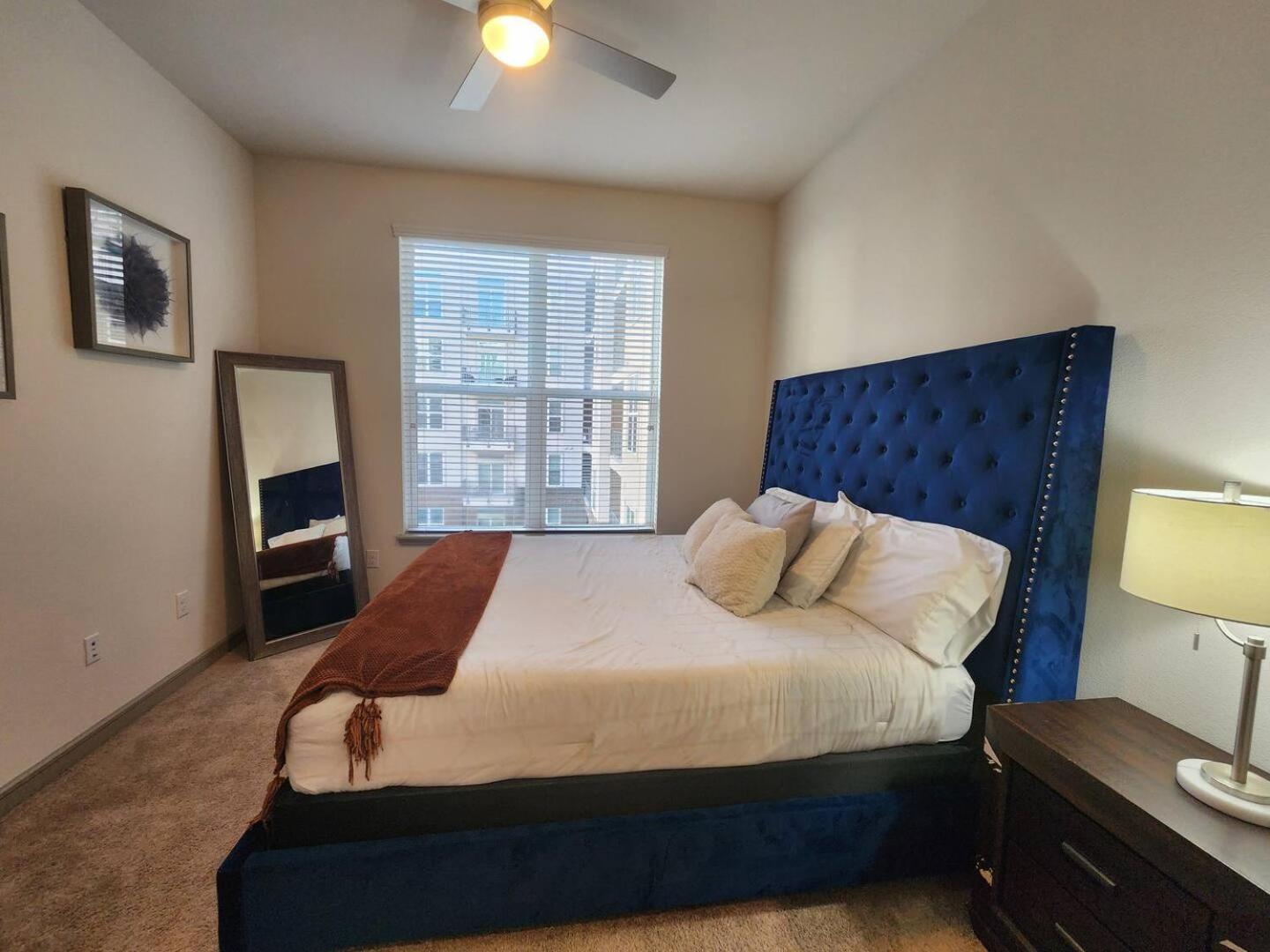 Elite Downtown Poolside Oasis Apartment