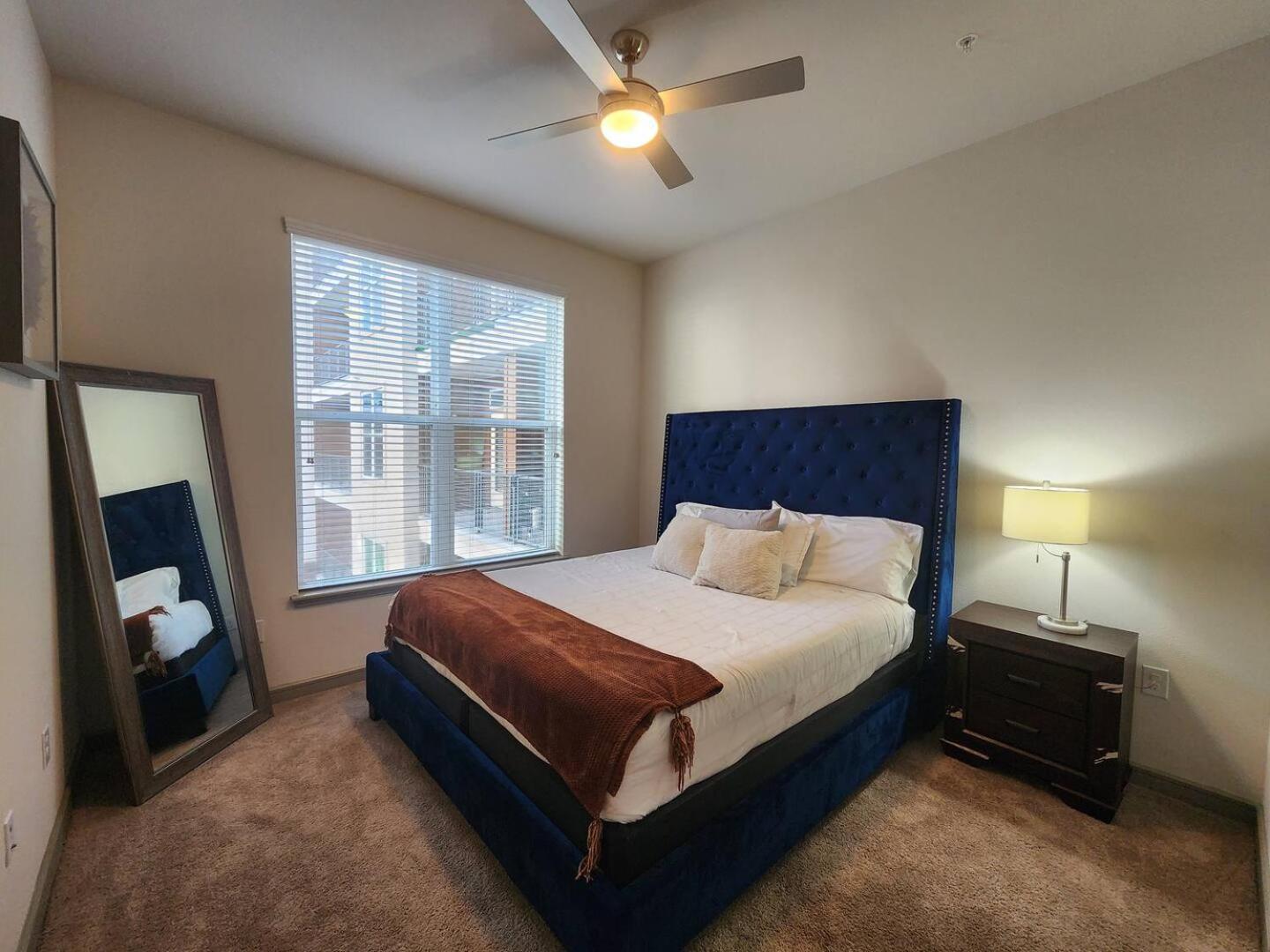 Elite Downtown Poolside Oasis Apartment Houston