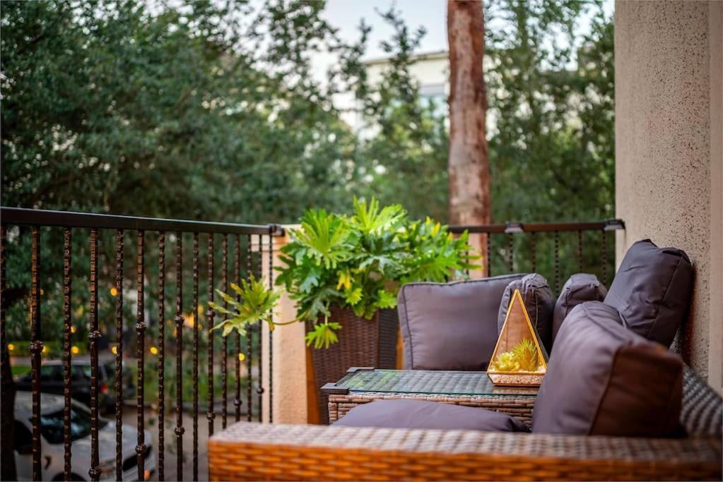 Holiday home Walking Distance To Galleria Mall And River Oaks District Modern