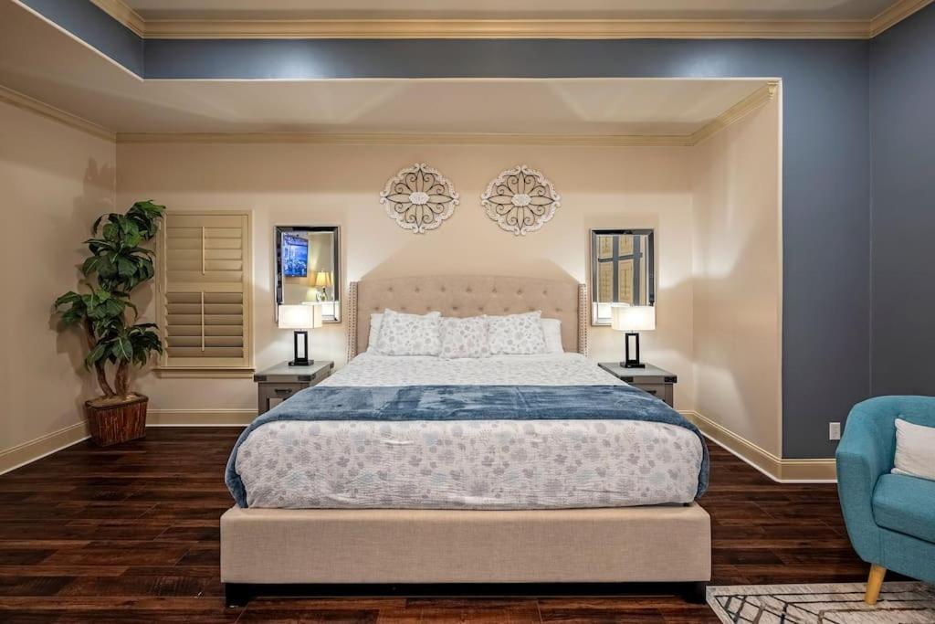 Walking Distance To Galleria Mall And River Oaks District Modern Holiday home