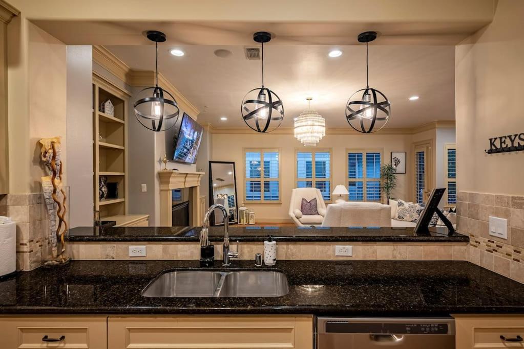 Holiday home Walking Distance To Galleria Mall And River Oaks District Modern