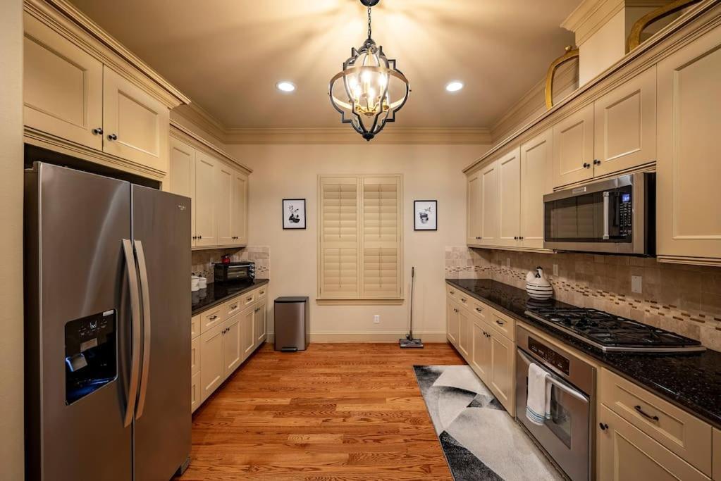 Holiday home Walking Distance To Galleria Mall And River Oaks District Modern Houston