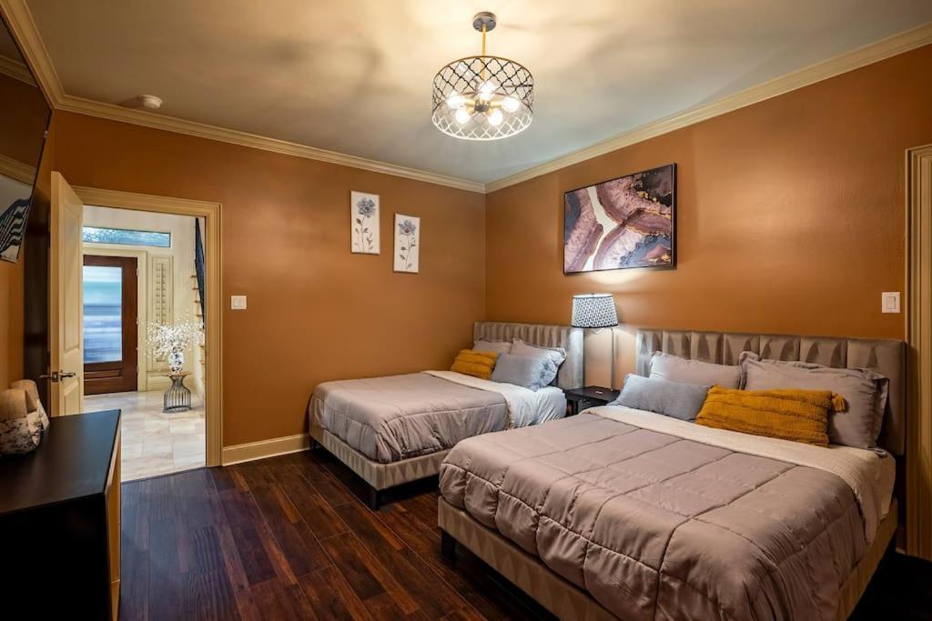 Holiday home Walking Distance To Galleria Mall And River Oaks District Modern