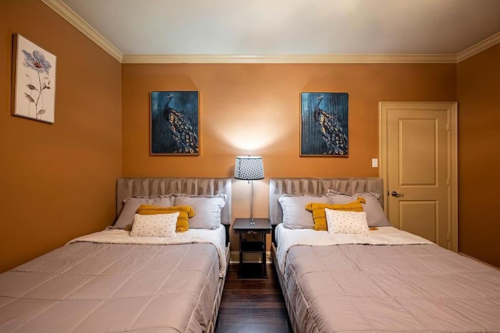 Walking Distance To Galleria Mall And River Oaks District Modern Holiday home