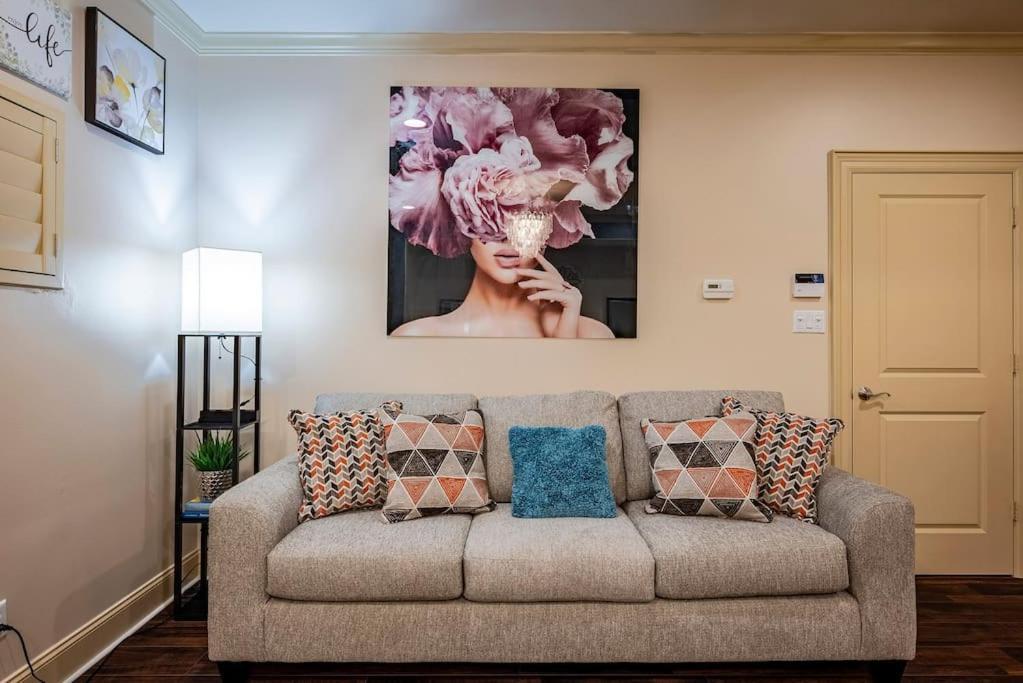Walking Distance To Galleria Mall And River Oaks District Modern *