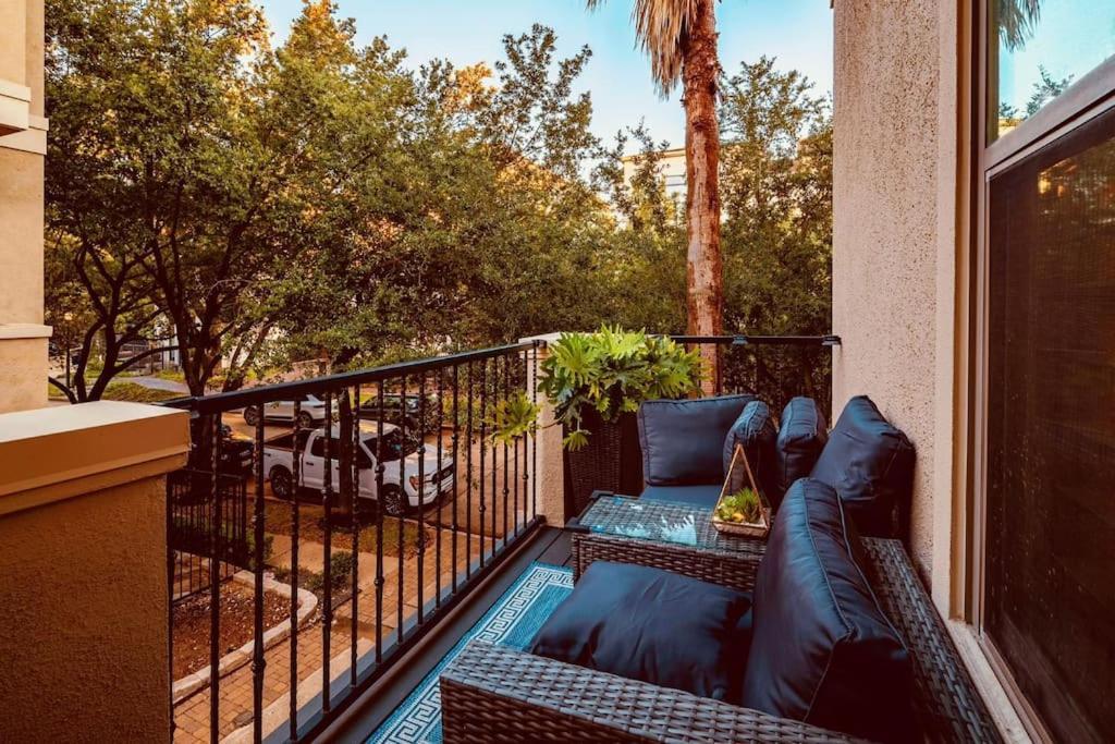 Holiday home Walking Distance To Galleria Mall And River Oaks District Modern