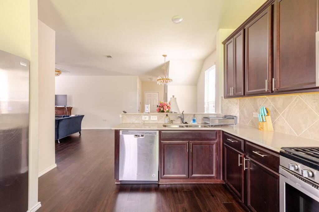 N-e-g House - Near David Wayne Hooks Airport * Houston