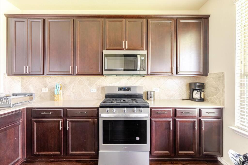 N-e-g House - Near David Wayne Hooks Airport * Houston