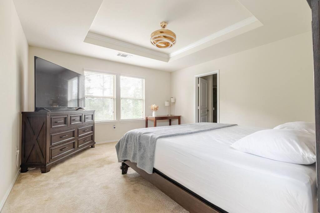 Holiday home N-e-g House - Near David Wayne Hooks Airport *