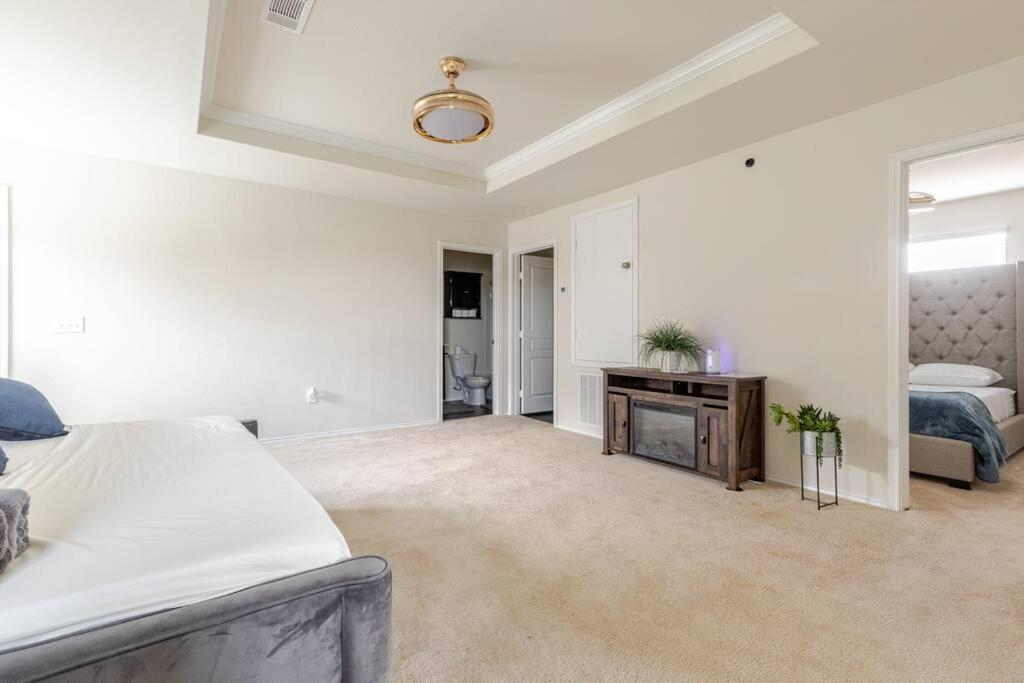 Holiday home N-e-g House - Near David Wayne Hooks Airport Houston