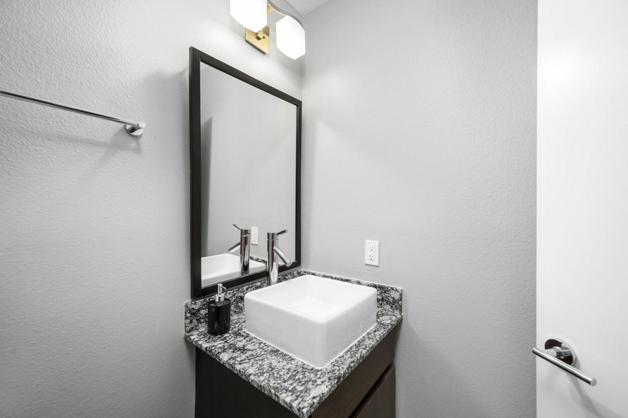 Apartment 1-bedroom Haven In Murworth, Close To Medical Center Houston