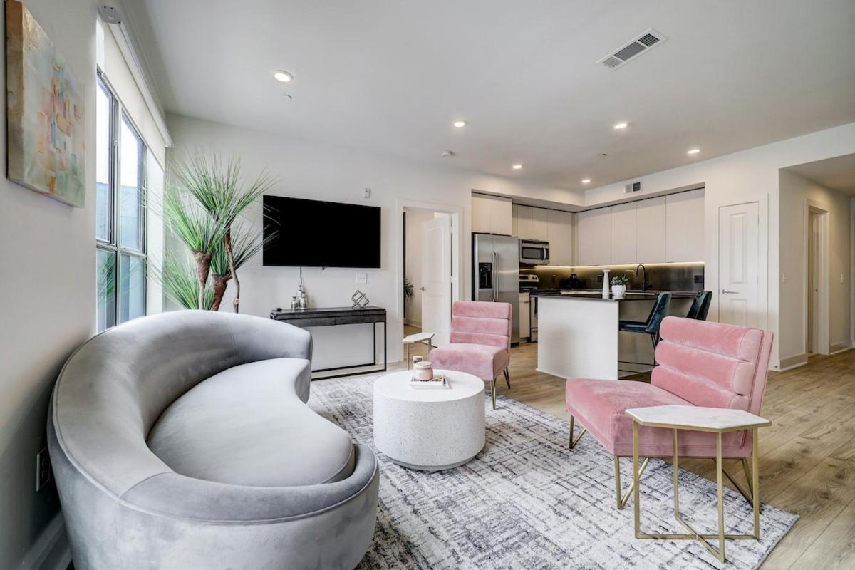 Ubp - Meets In Vibey Montrose Apartment Houston