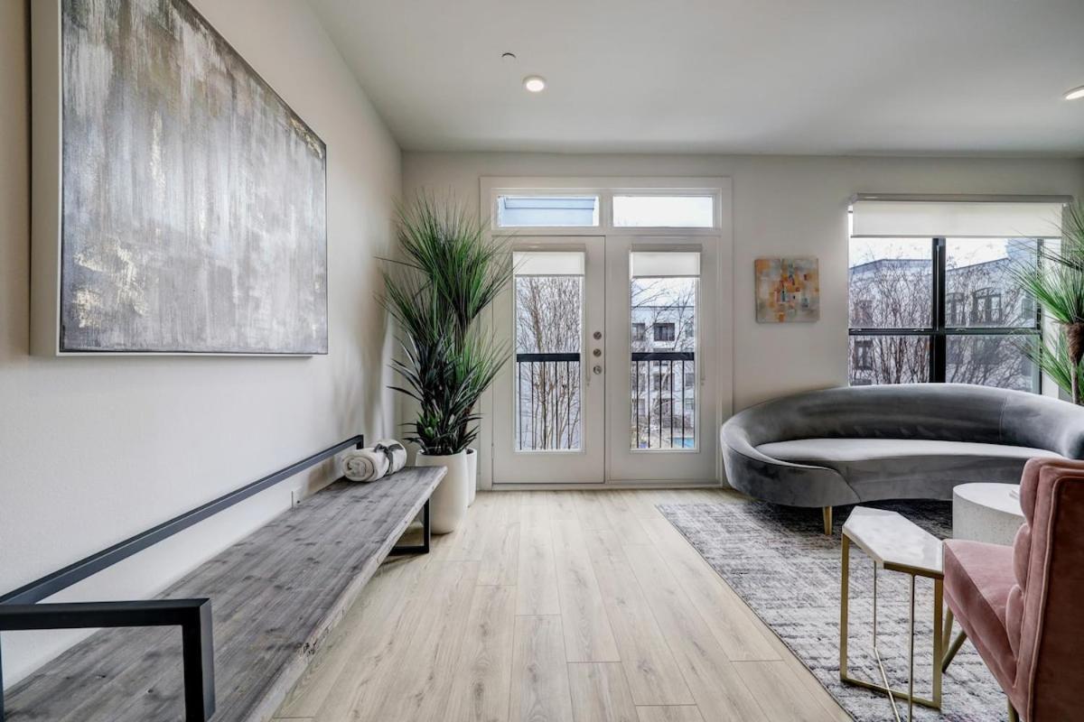 Ubp - Meets In Vibey Montrose Apartment *