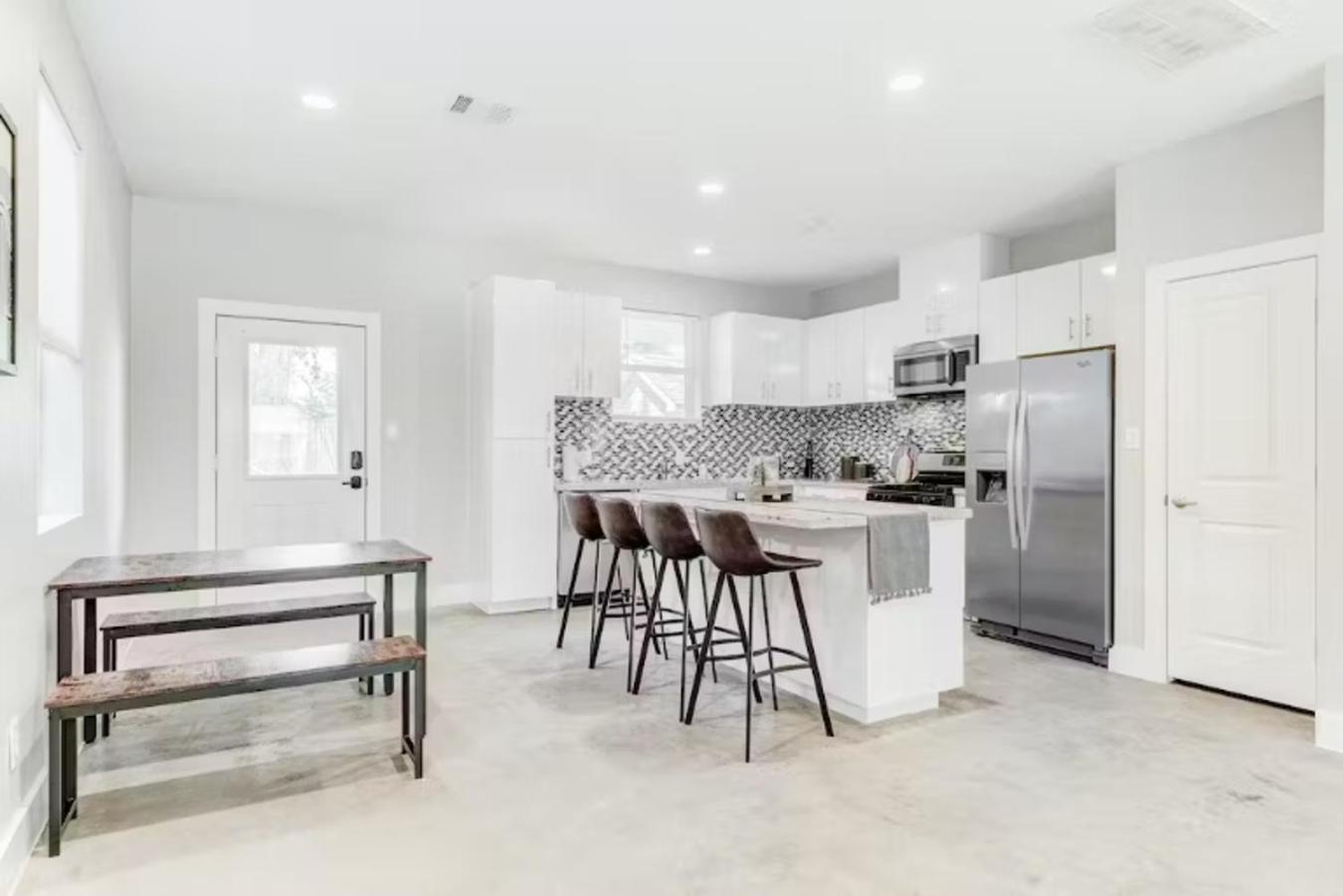 Centrally Located Pet Friendly 3 Bedroom Haven * Houston