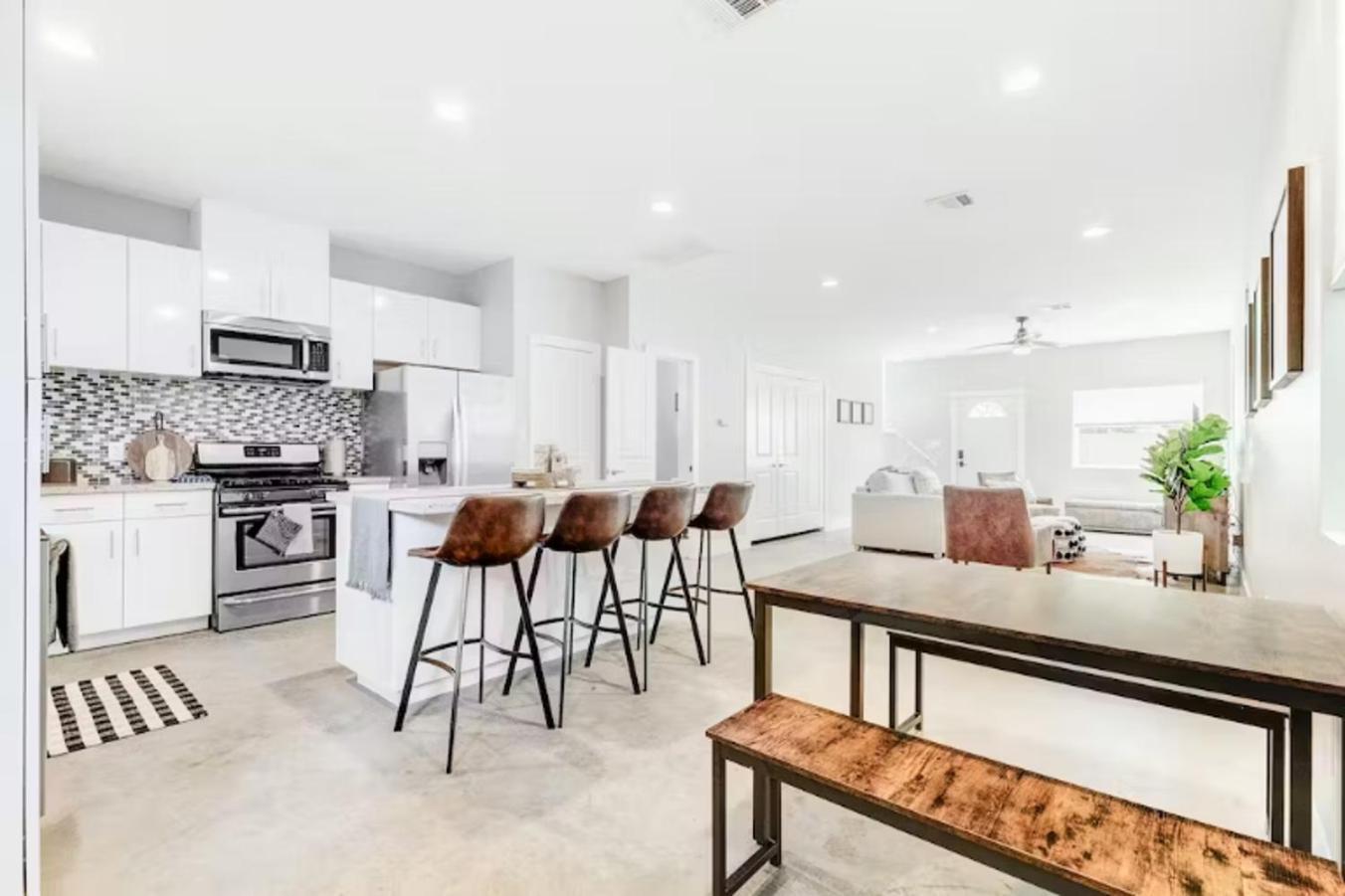 Centrally Located Pet Friendly 3 Bedroom Haven