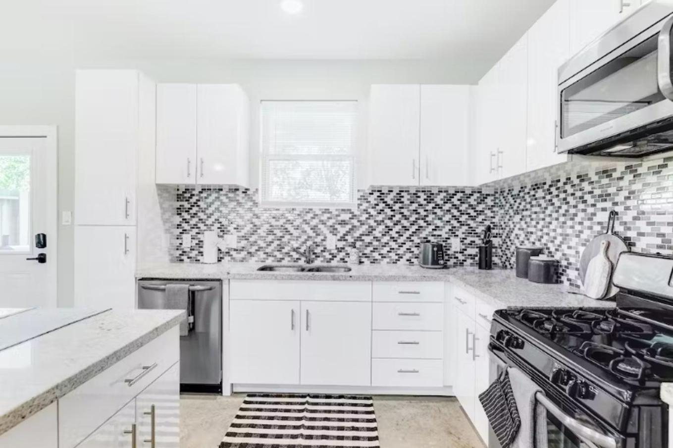 Centrally Located Pet Friendly 3 Bedroom Haven
