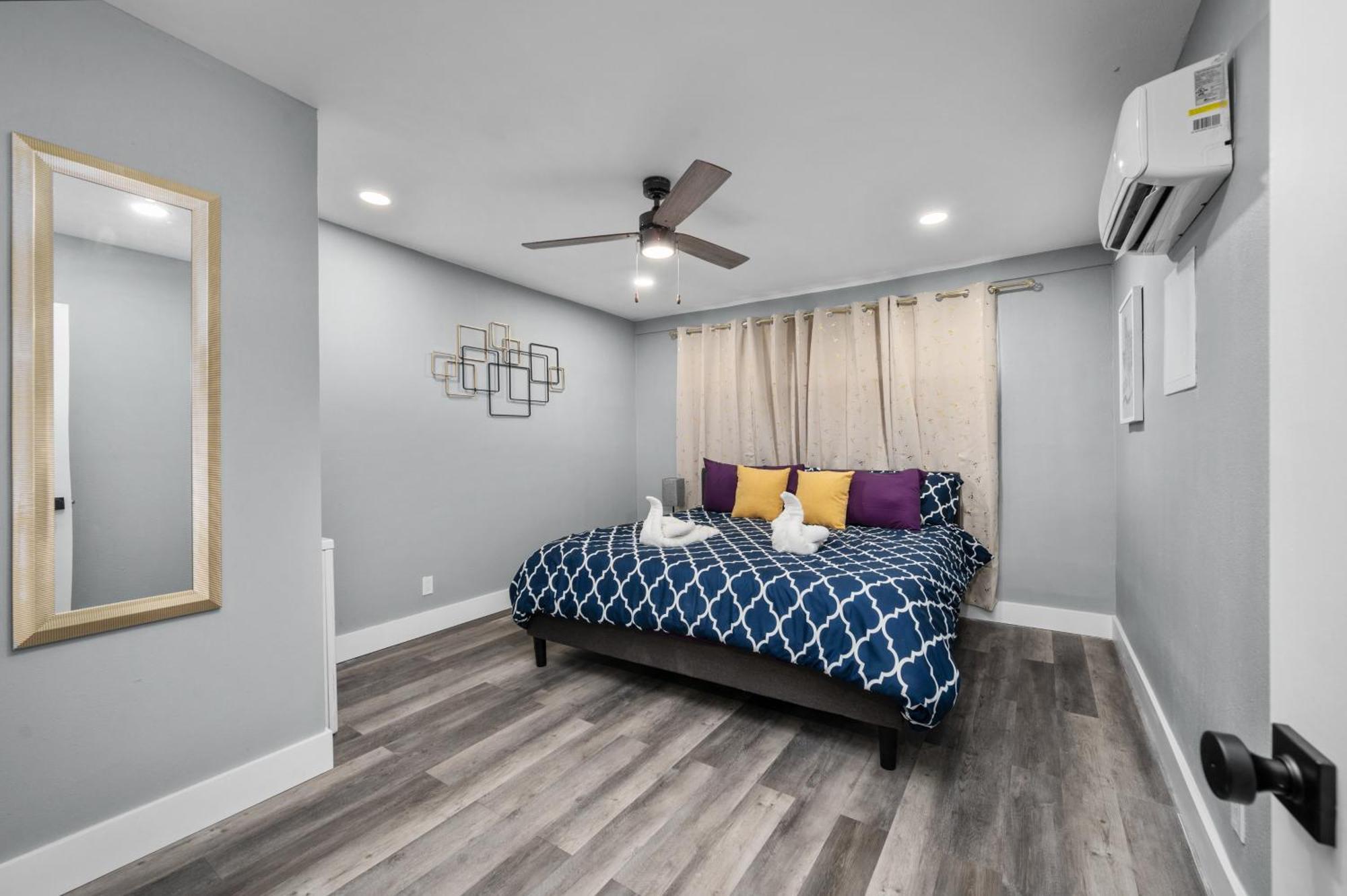Modern 2br Center Getaway With Free Park Houston