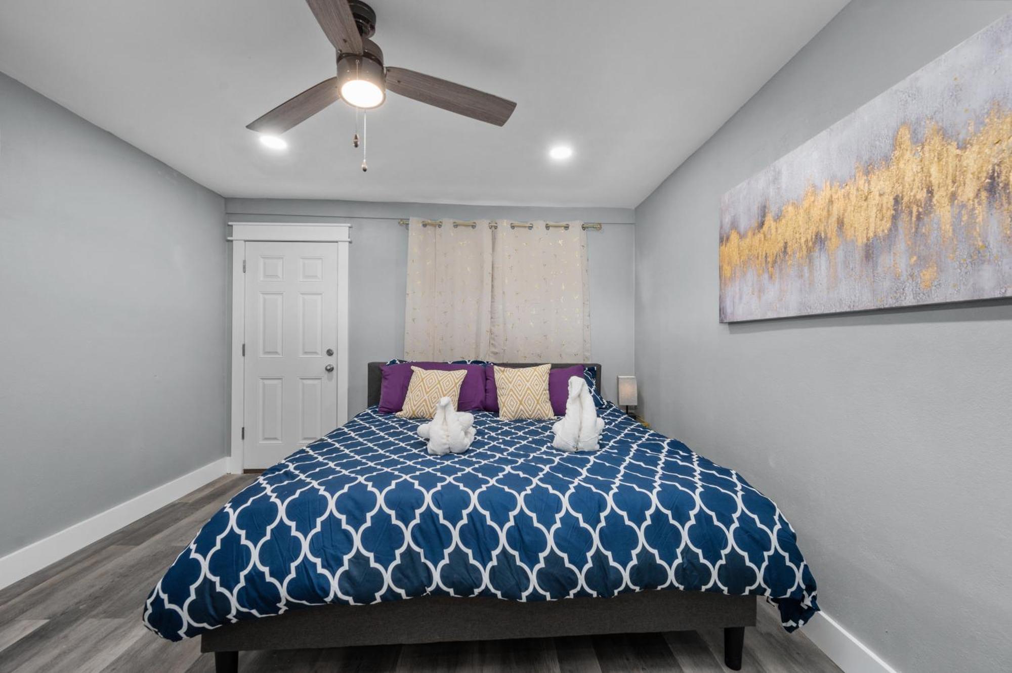 Modern 2br Center Getaway With Free Park * Houston