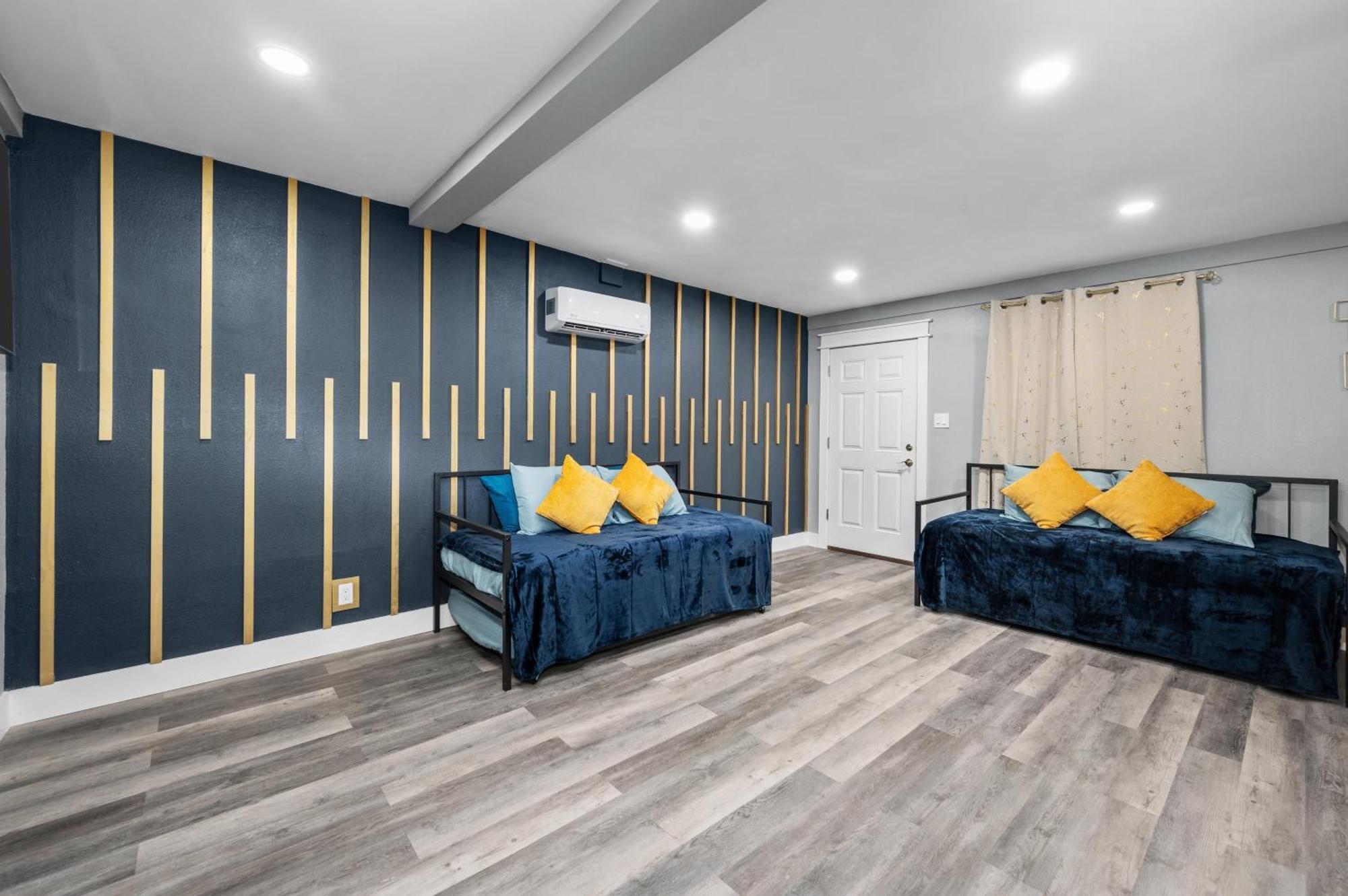 Modern 2br Center Getaway With Free Park
