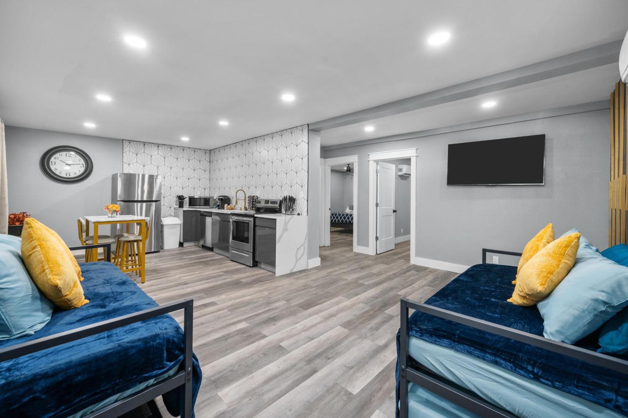 Modern 2br Center Getaway With Free Park * Houston