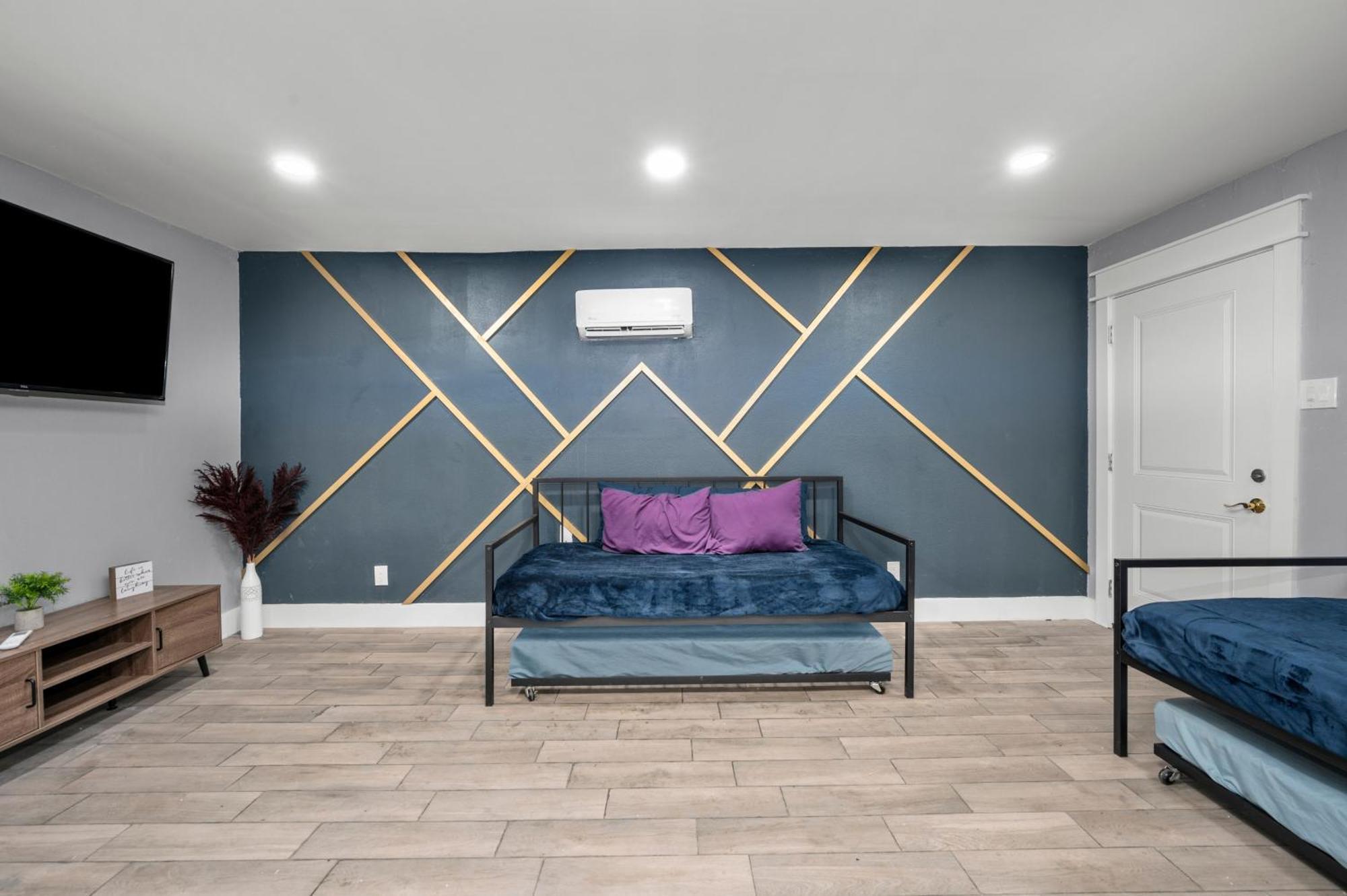 Comfortable 2br Uptown Escape With Free Park Houston