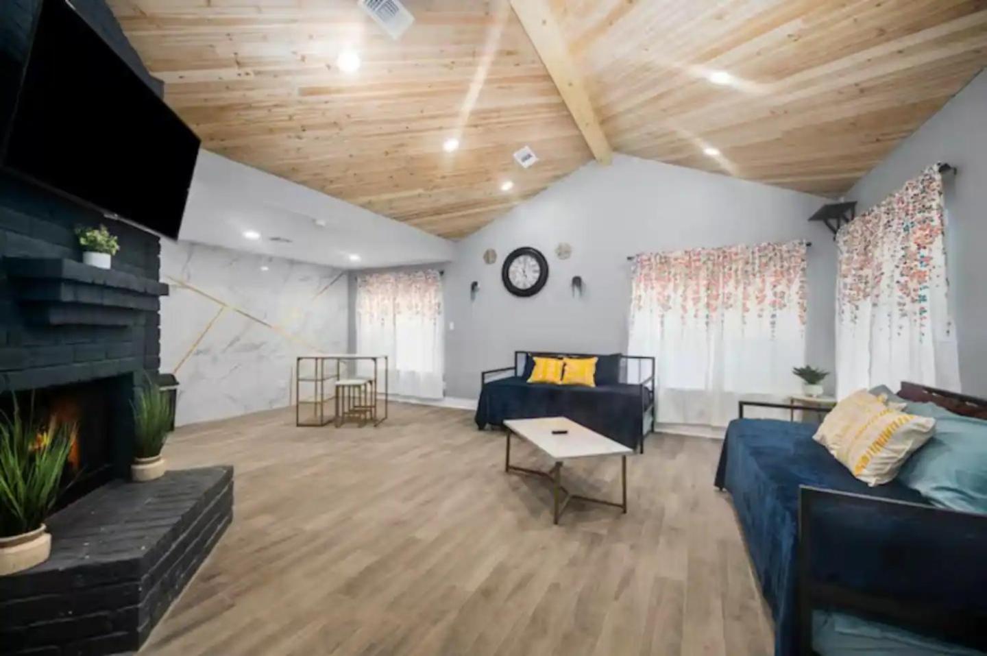 Spacious 1br Galleria With Pool & Free Park