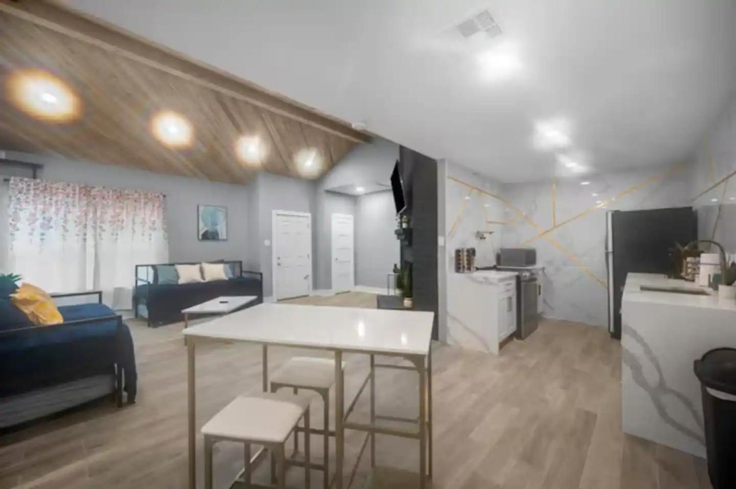 Spacious 1br Galleria With Pool & Free Park *