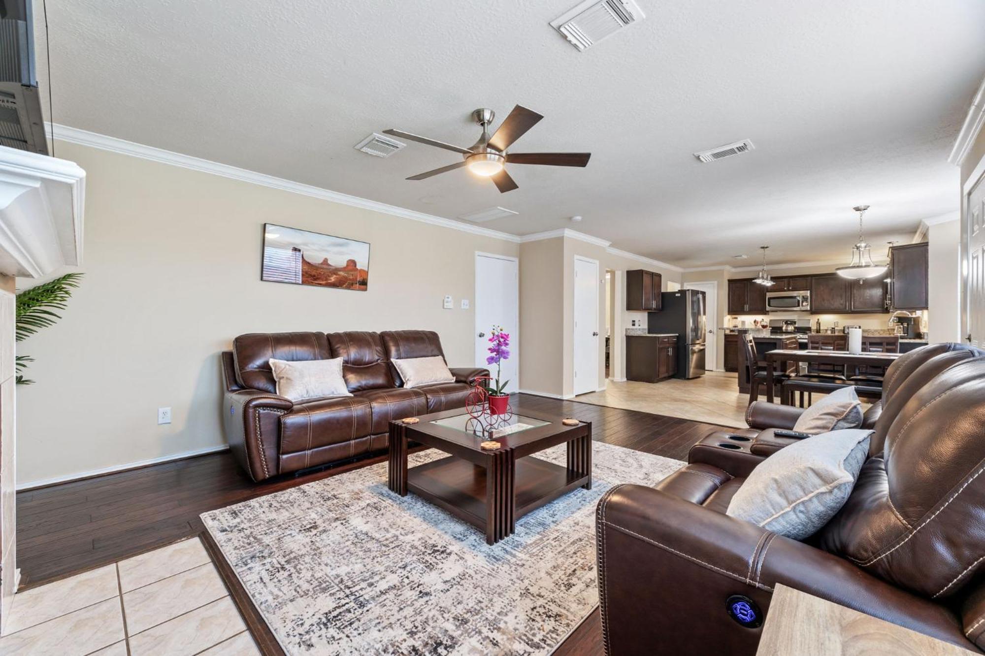 Brand New 4br 2ba With Hot Tub Holiday home Houston