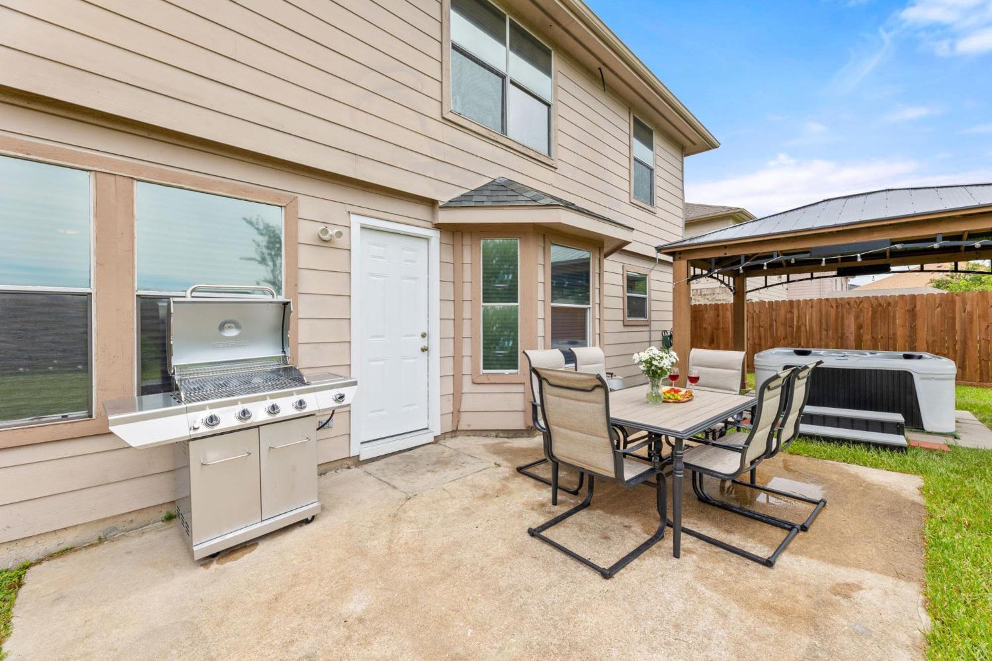 Brand New 4br 2ba With Hot Tub *