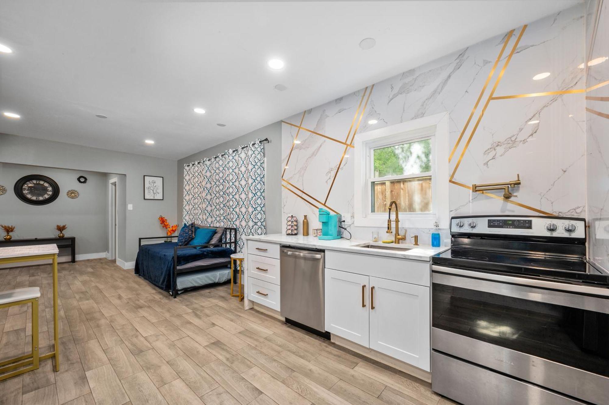 Charming And Cozy 2br Apt - Close To Downtown Houston