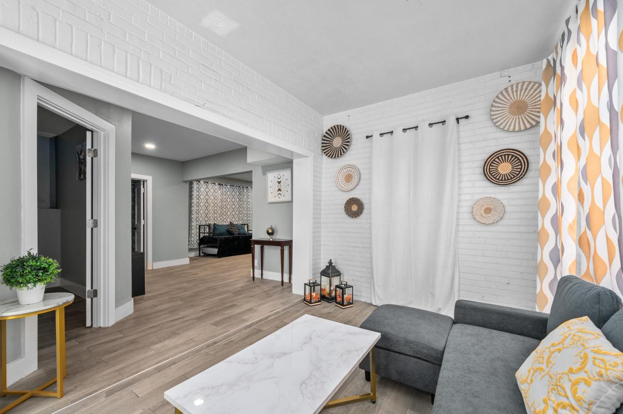 Apartment Charming And Cozy 2br Apt - Close To Downtown *