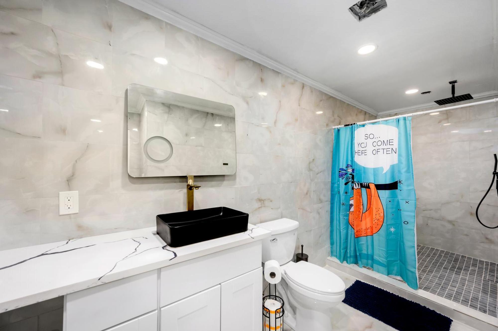 Lovely Montrose 3br With Fast Wi-fi & Free Park Houston