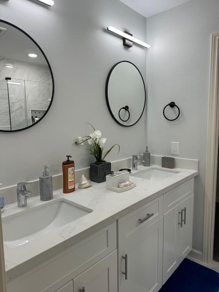 Spacious 1 Bdrm Montrose Holiday home Houston