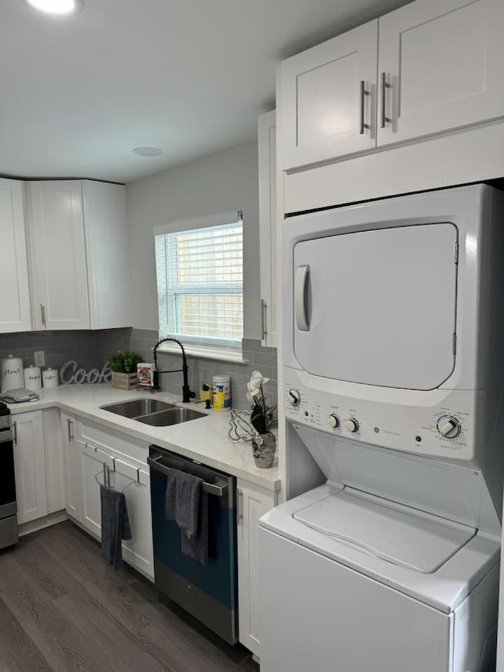 Spacious 1 Bdrm Montrose Holiday home *