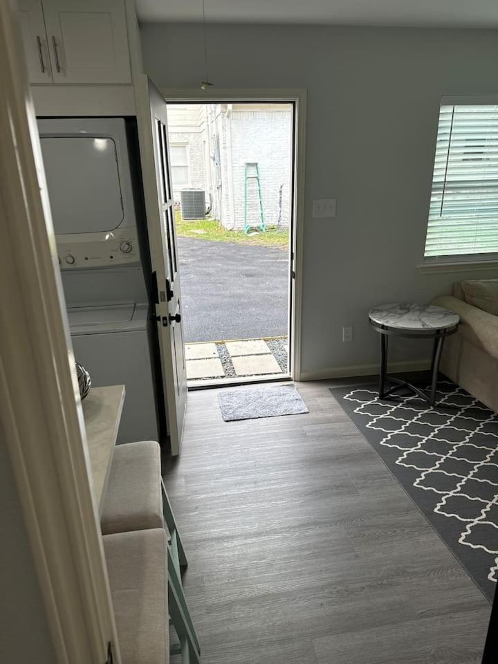 Spacious 1 Bdrm Montrose *