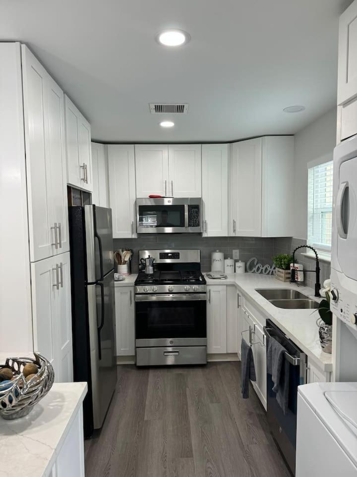 Spacious 1 Bdrm Montrose