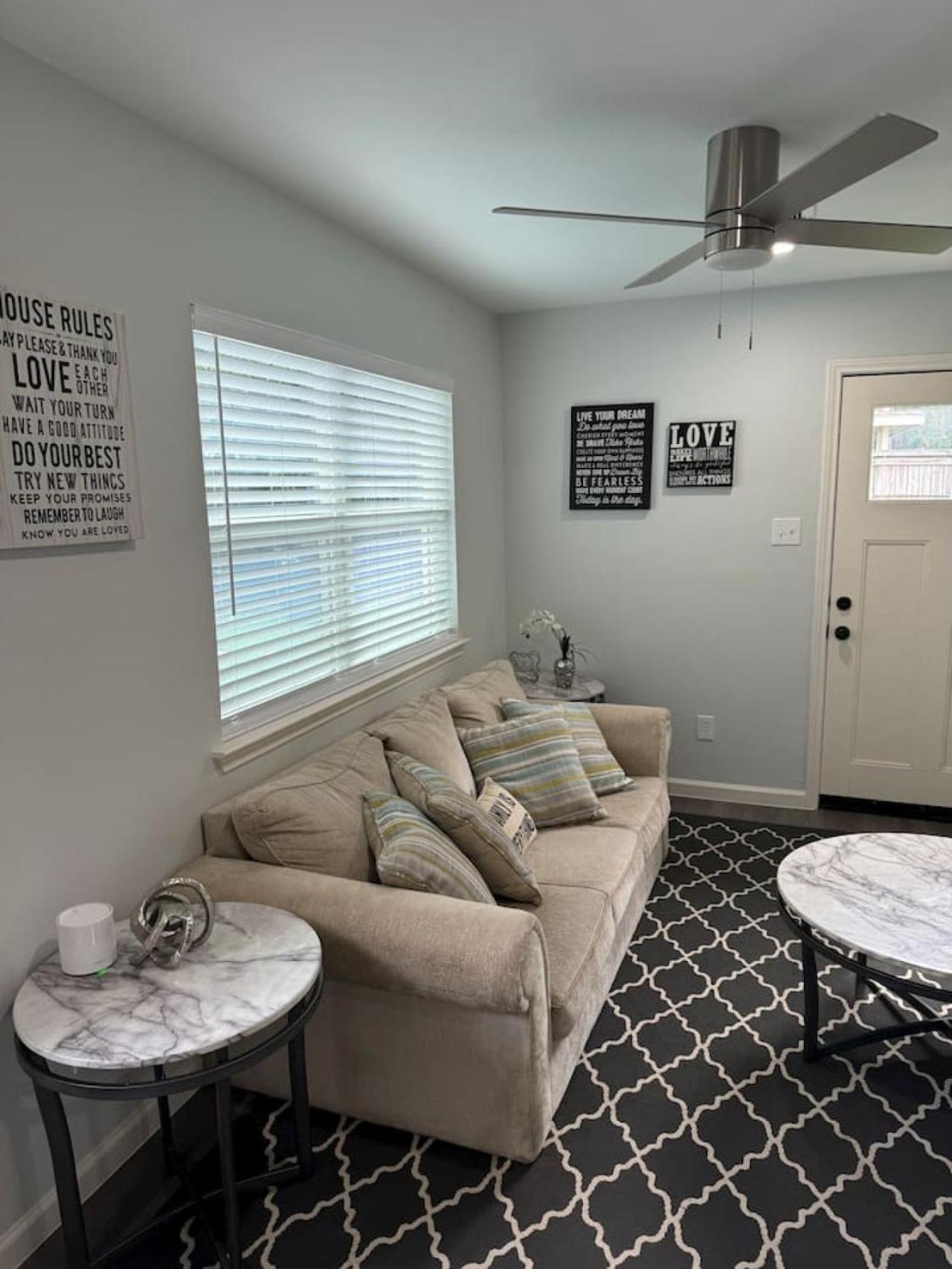 Spacious 1 Bdrm Montrose