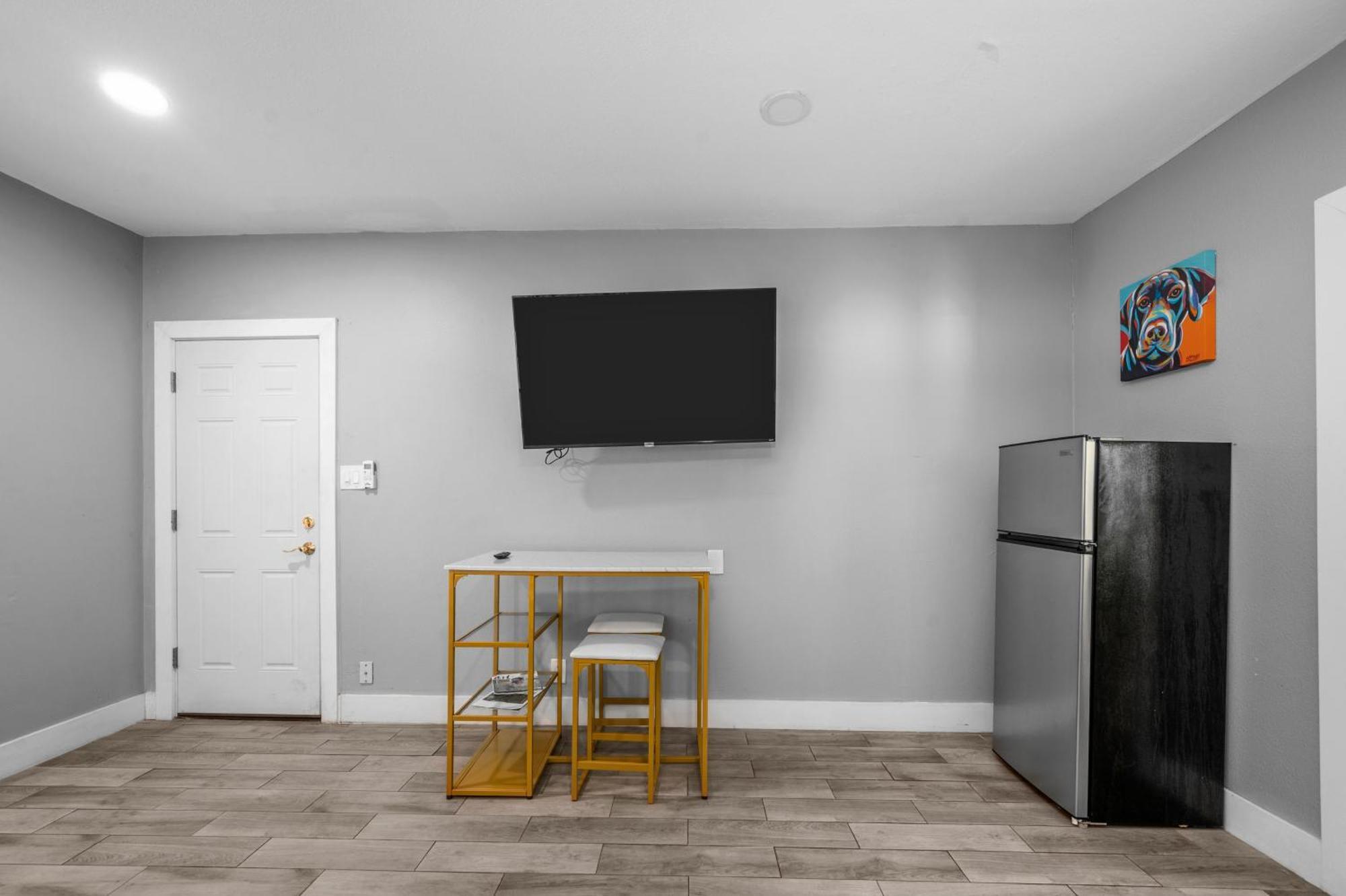 Chic Studio Apt In Central With Free Park * Houston