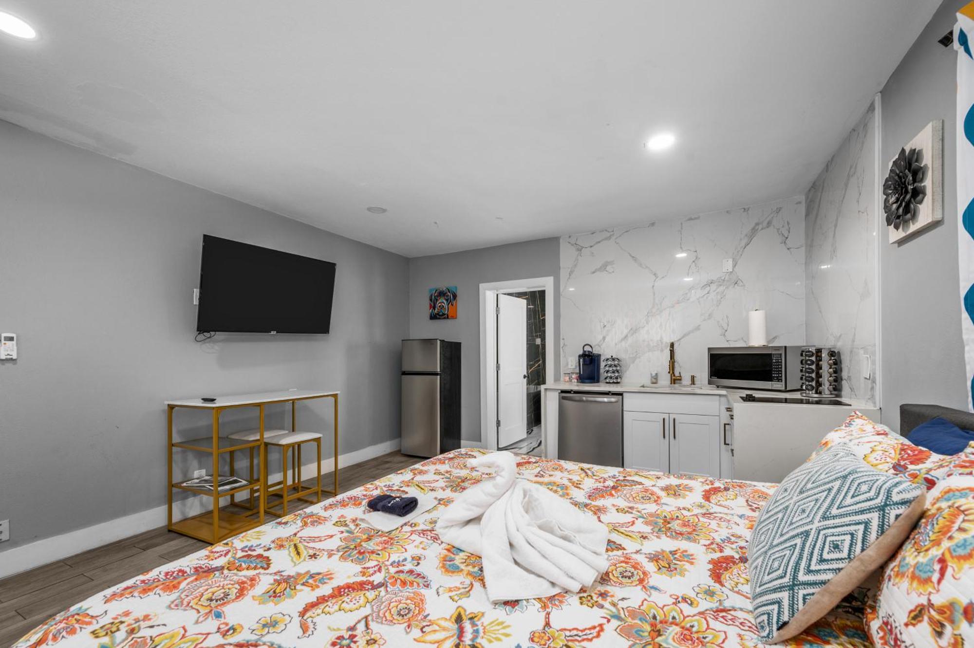 Chic Studio Apt In Central With Free Park Apartment Houston