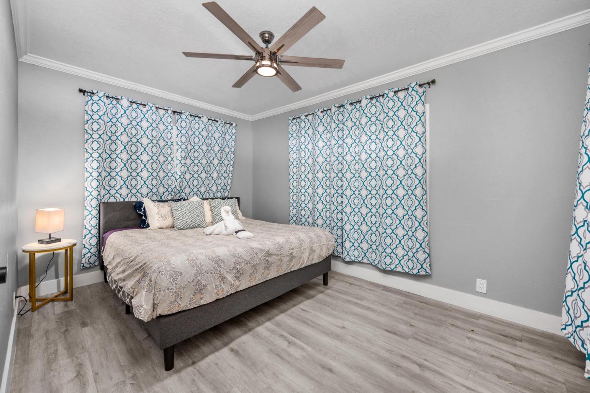 Apartment Modern & Spacious 3br Retreat On Prime Location