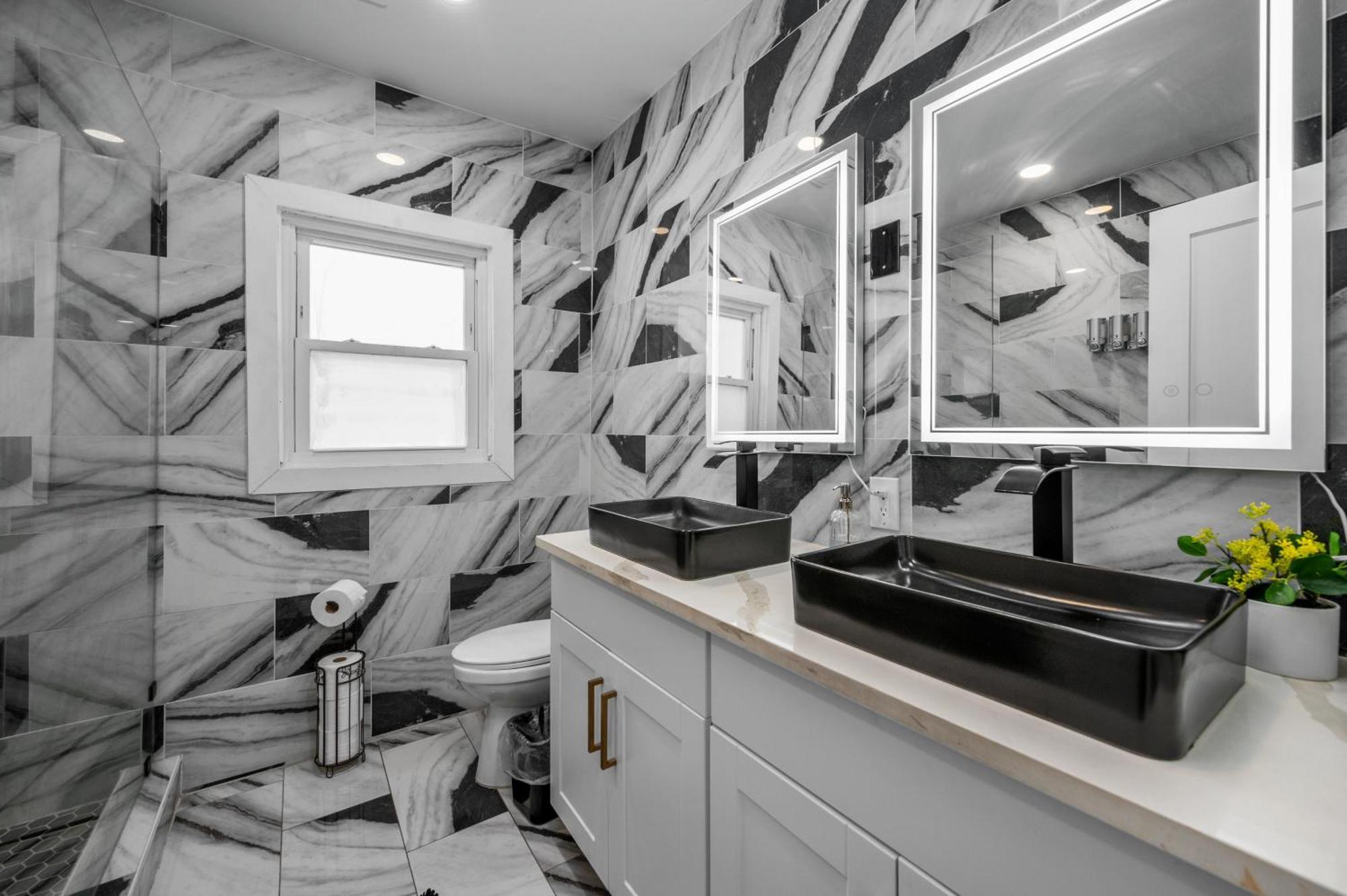 Modern & Spacious 3br Retreat On Prime Location *