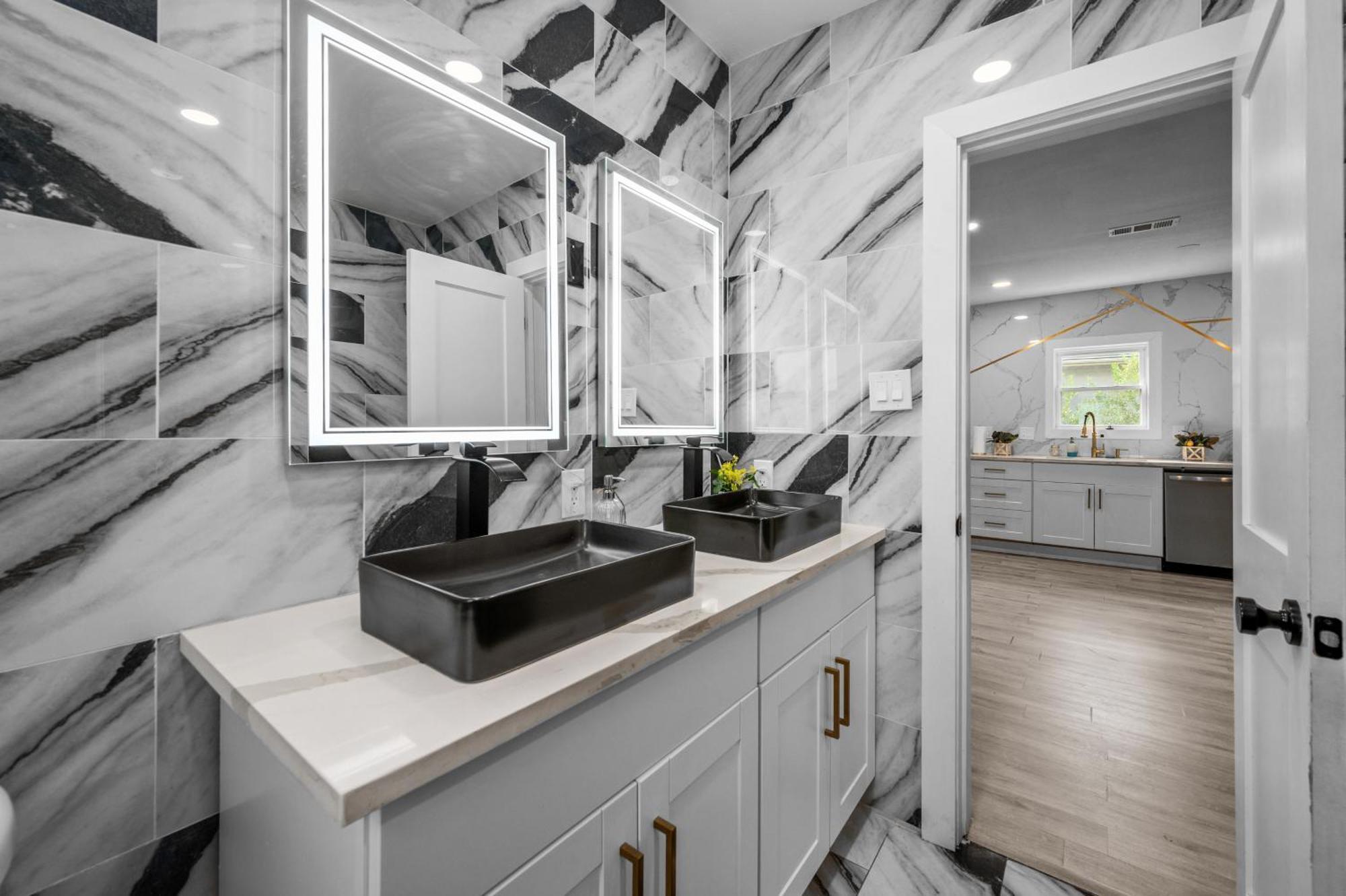 Modern & Spacious 3br Retreat On Prime Location *