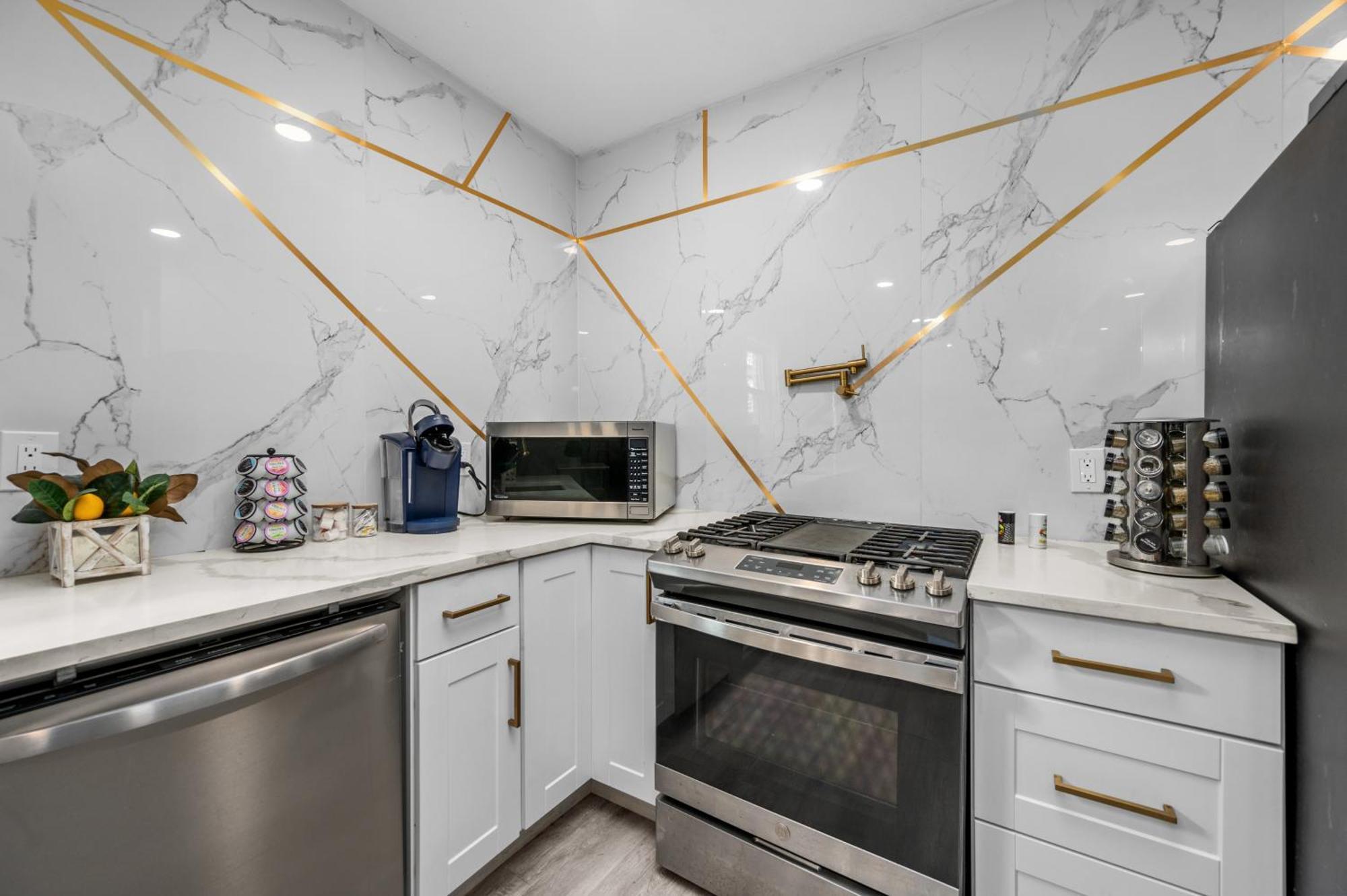 Modern & Spacious 3br Retreat On Prime Location