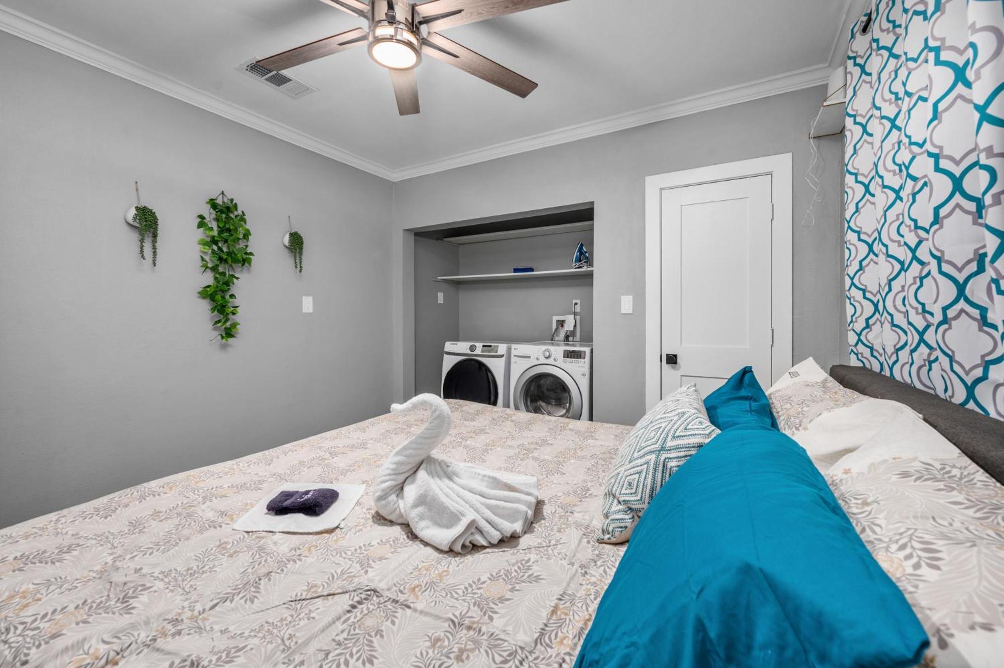 Modern & Spacious 3br Retreat On Prime Location Apartment