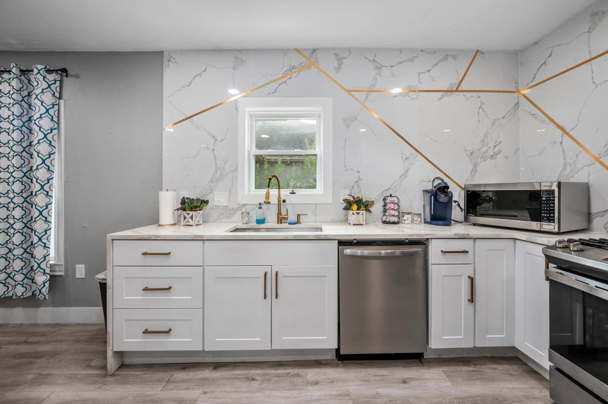 Modern & Spacious 3br Retreat On Prime Location Houston