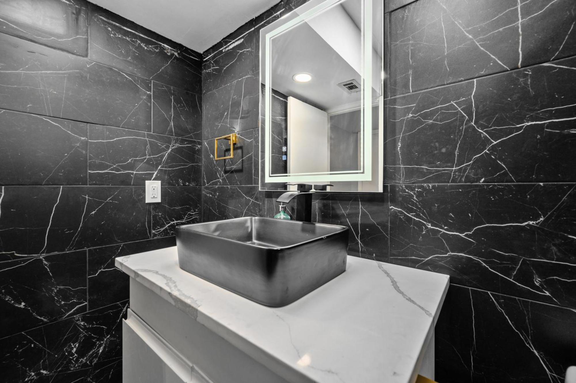 Bright & Airy Apt Close To Everything With Free Park Houston