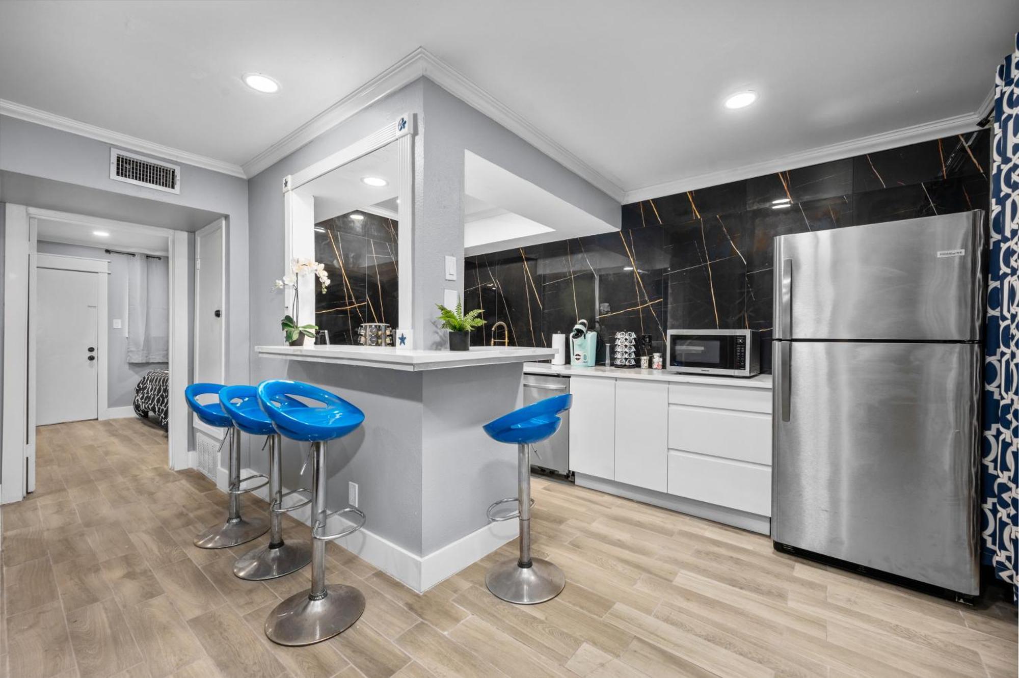 Apartment Bright & Airy Apt Close To Everything With Free Park